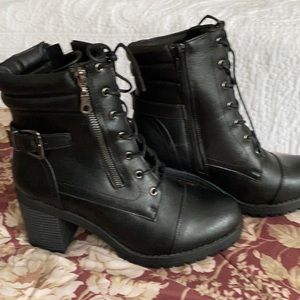 Brand new Mudd Combat Boots! Size 9
